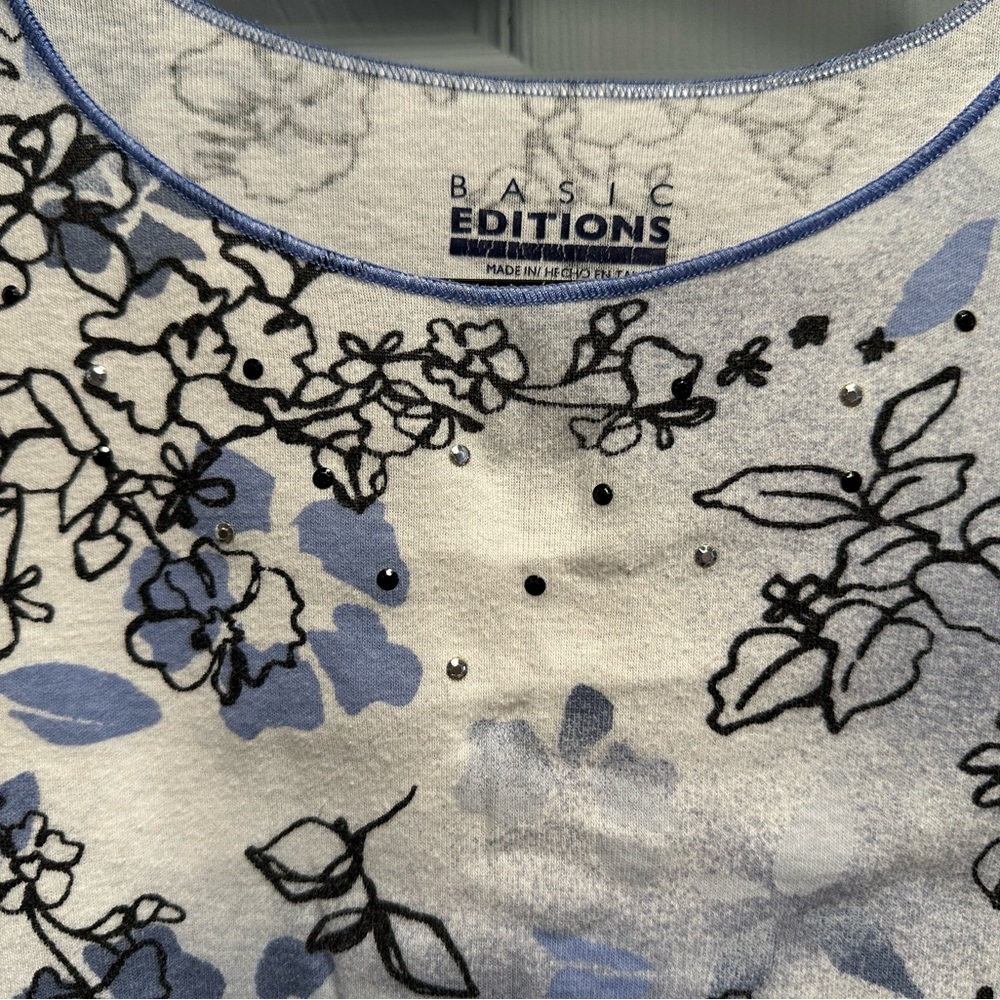 Basic Editions Blue and White Floral Short Sleeve Top - Picture 3 of 5